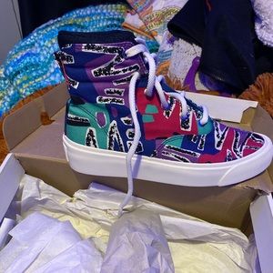 Never used . Mint condition. multi color size 6 in men size 7.5 in woman limited